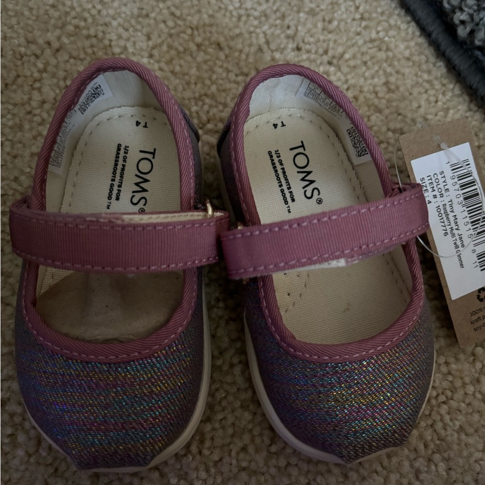 Tom’s size Tiny 4 Brand new